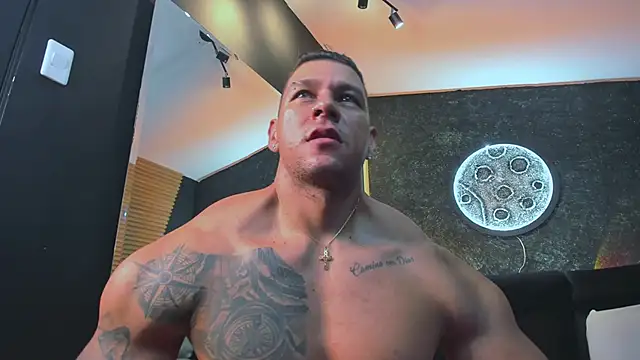 Snapshot of MassimoWalton2 chatting on 01.16.25 MassimoWalton2 online show from 01.16.25