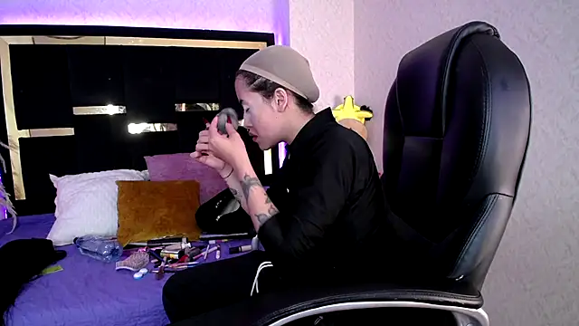 Snapshot of Bunny_O chatting on 11.11.25 Bunny O online show from 11.11.25