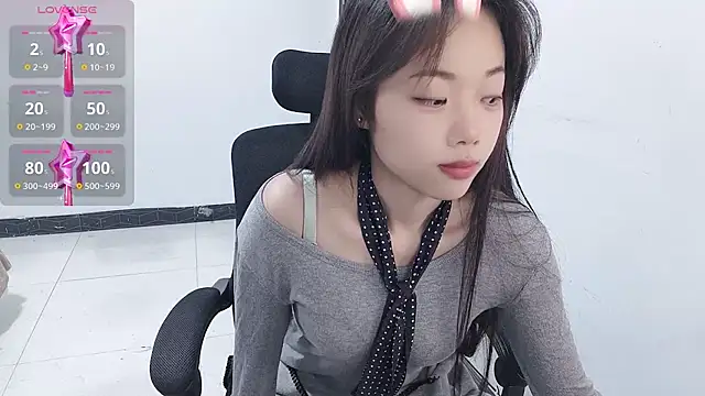 Snapshot of Lvy--v chatting on 01.01.25 Lvy--v online show from 01.01.25