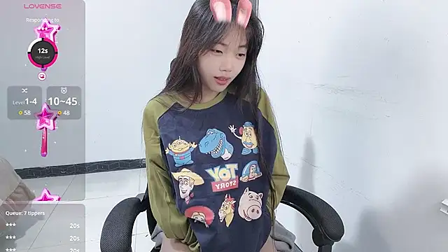 Snapshot of Lvy--v chatting on 01.06.25 Lvy--v online show from 01.06.25