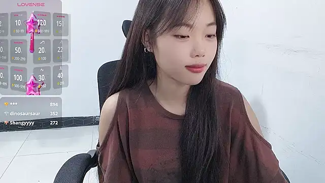 Snapshot of Lvy--v chatting on 01.10.25 Lvy--v online show from 01.10.25