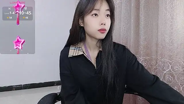 Snapshot of Lvy--v chatting on 01.25.25 Lvy--v online show from 01.25.25