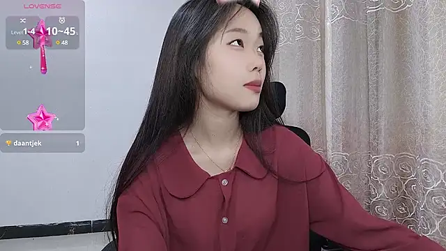 Snapshot of Lvy--v chatting on 03.03.25 Lvy--v online show from 03.03.25