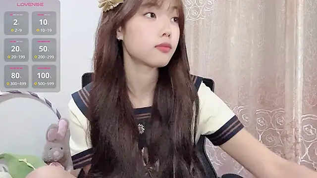 Snapshot of Lvy--v chatting on 11.17.25 Lvy--v online show from 11.17.25