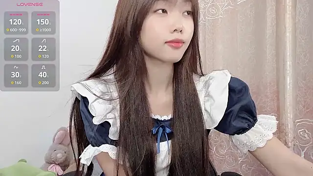 Snapshot of Lvy--v chatting on 11.18.25 Lvy--v online show from 11.18.25