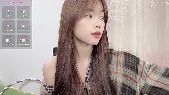 Snapshot of Lvy--v chatting on 11.27.25 Lvy--v online show from 11.27.25