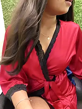 Snapshot of yhona_darling chatting on 04.01.26 yhona darling online show from 04.01.26