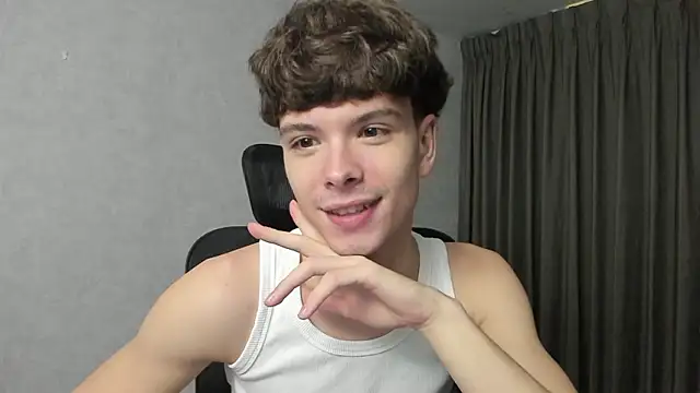 Snapshot of calvin_love_you chatting on 03.04.26 calvin love you online show from 03.04.26