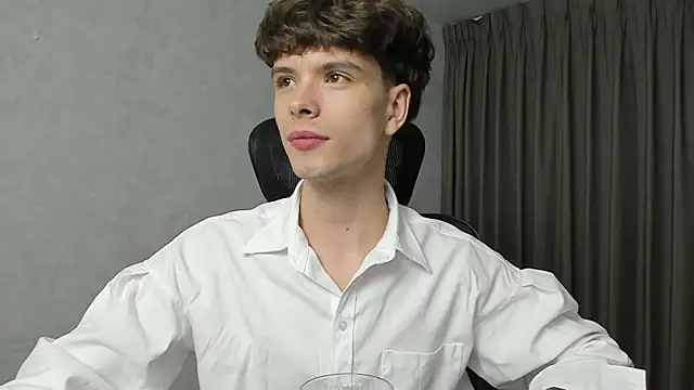 Snapshot of calvin_love_you chatting on 03.06.26 calvin love you online show from 03.06.26