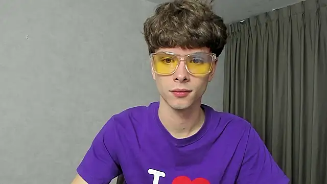 Snapshot of calvin_love_you chatting on 03.08.26 calvin love you online show from 03.08.26