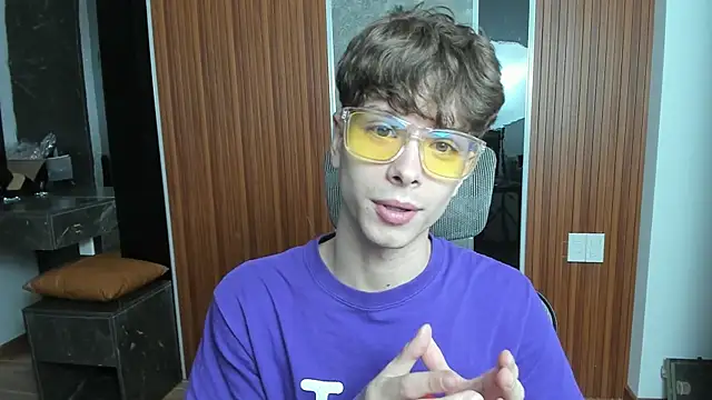 Snapshot of calvin_love_you chatting on 04.10.26 calvin love you online show from 04.10.26