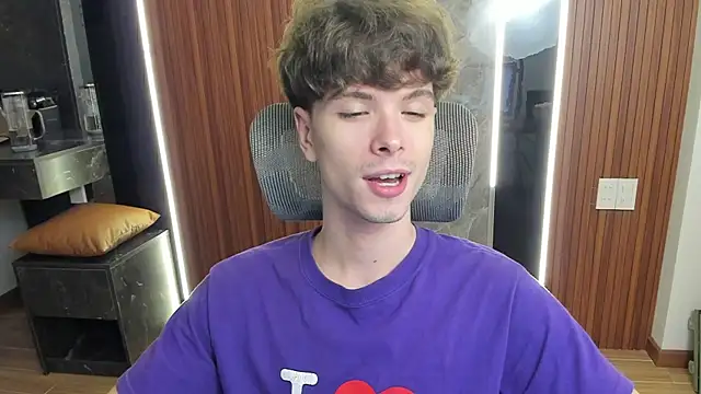 Snapshot of calvin_love_you chatting on 04.19.26 calvin love you online show from 04.19.26
