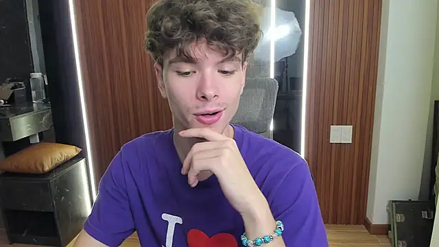 Snapshot of calvin_love_you chatting on 04.24.26 calvin love you online show from 04.24.26
