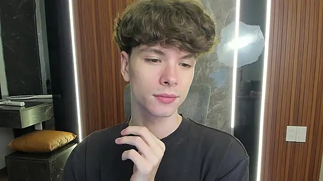 Snapshot of calvin_love_you chatting on 04.29.26 calvin love you online show from 04.29.26