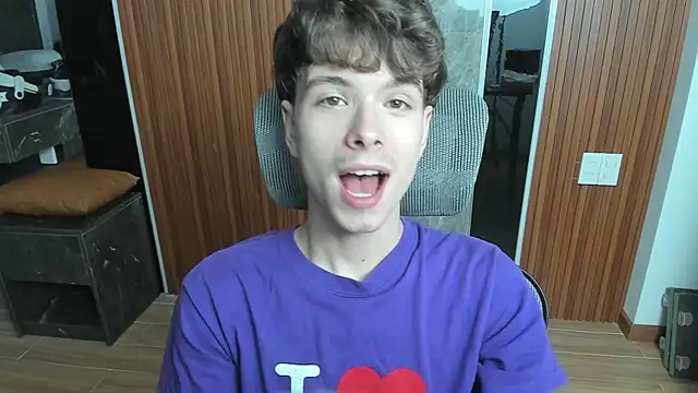 Snapshot of calvin_love_you chatting on 05.08.26 calvin love you online show from 05.08.26