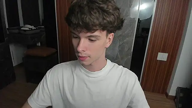 Snapshot of calvin_love_you chatting on 05.16.26 calvin love you online show from 05.16.26