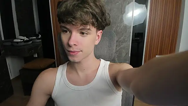 Snapshot of calvin_love_you chatting on 06.06.26 calvin love you online show from 06.06.26