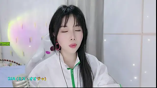 Snapshot of HK_angelchloe chatting on 09.24.25 HK angelchloe online show from 09.24.25