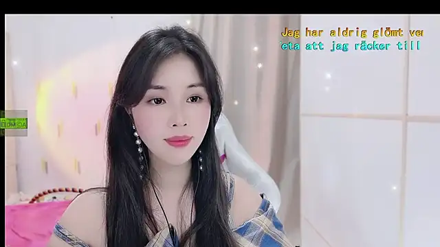 Snapshot of HK_angelchloe chatting on 10.31.25 HK angelchloe online show from 10.31.25