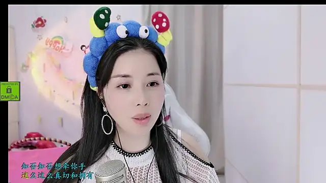 Snapshot of HK_angelchloe chatting on 11.28.25 HK angelchloe online show from 11.28.25