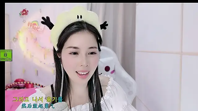 Snapshot of HK_angelchloe chatting on 11.29.25 HK angelchloe online show from 11.29.25