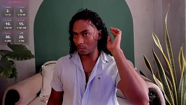 Snapshot of noah_jones__ chatting on 11.25.25 noah jones online show from 11.25.25