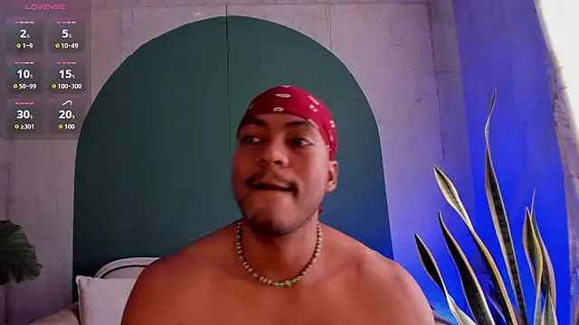 Snapshot of noah_jones__ chatting on 11.28.25 noah jones online show from 11.28.25