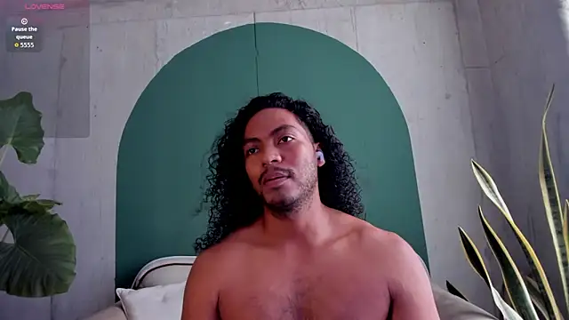 Snapshot of noah_jones__ chatting on 12.02.25 noah jones online show from 12.02.25