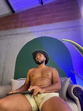 Snapshot of noah_jones__ chatting on 02.01.26 noah jones online show from 02.01.26