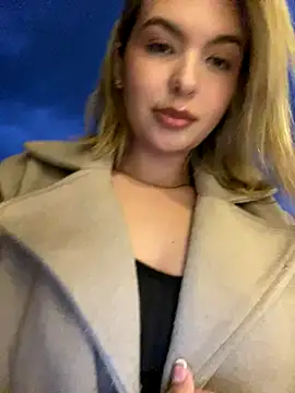 Snapshot of Odett_ chatting on 10.13.25 Odett online show from 10.13.25