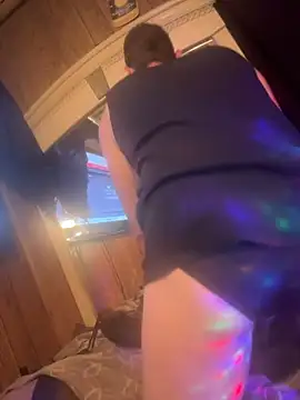 Snapshot of smashb33 chatting on 11.24.25 smashb33 online show from 11.24.25