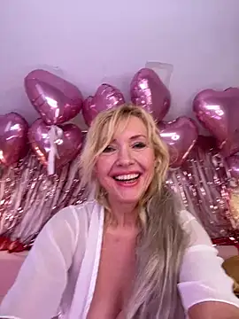 Snapshot of KelliRaid chatting on 02.12.25 KelliRaid online show from 02.12.25