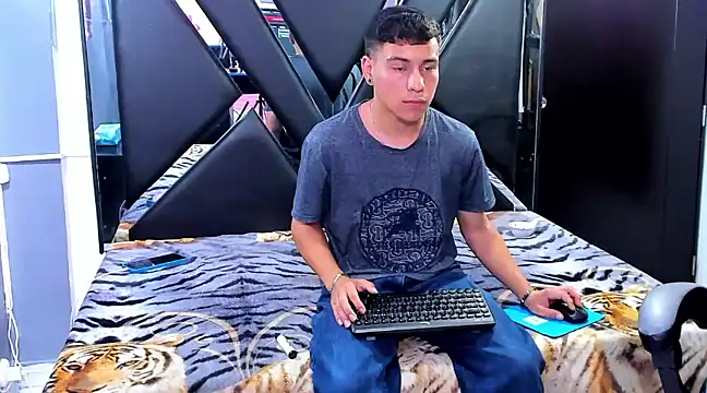 salvadorgomezx online show from 12.23.24