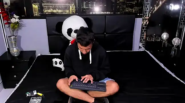 salvadorgomezx online show from 12.27.24