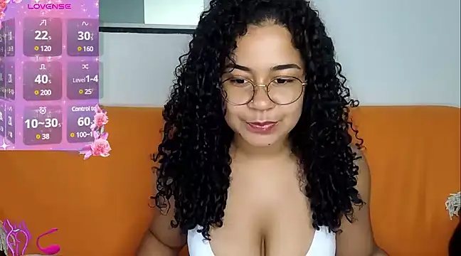 Snapshot of VitoriaFernandes chatting on 02.13.25 VitoriaFernandes online show from 02.13.25