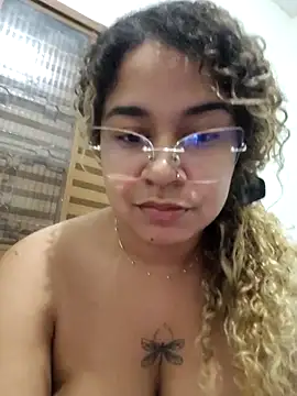 Snapshot of VitoriaFernandes chatting on 09.11.25 VitoriaFernandes online show from 09.11.25