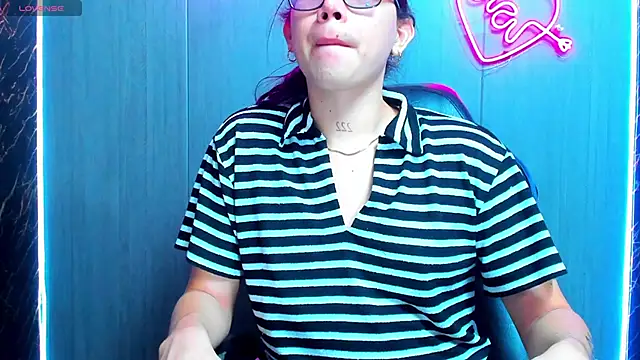 Snapshot of beverly_campbellxxx chatting on 03.06.25 beverly campbellxxx online show from 03.06.25