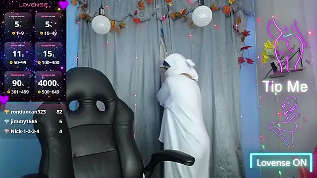 Snapshot of Falak-Yasin chatting on 02.27.25 Falak-Yasin online show from 02.27.25