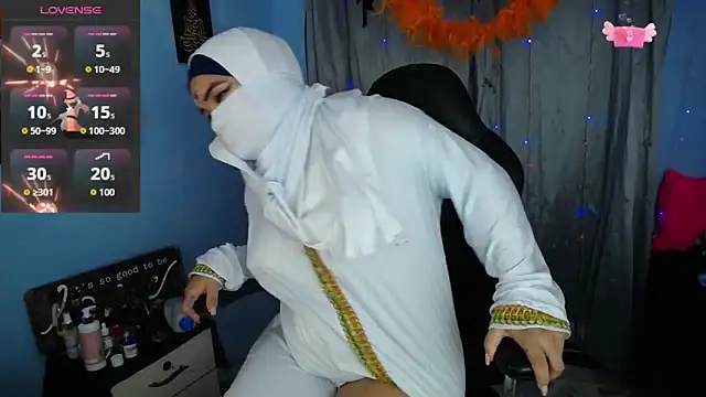 Snapshot of Falak-Yasin chatting on 10.31.25 Falak-Yasin online show from 10.31.25