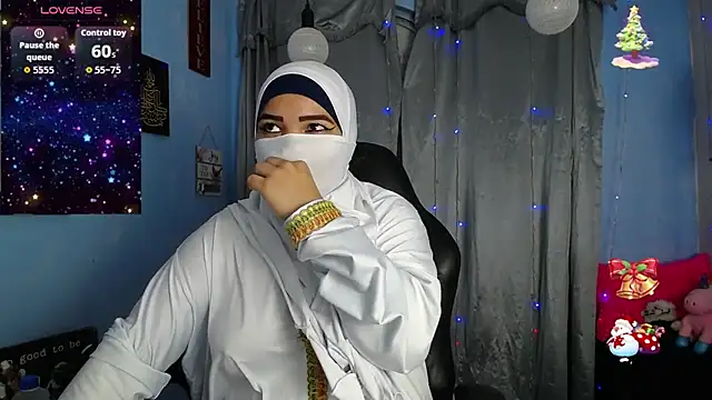 Snapshot of Falak-Yasin chatting on 11.23.25 Falak-Yasin online show from 11.23.25