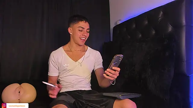 James1lee  online show from 02.15.25