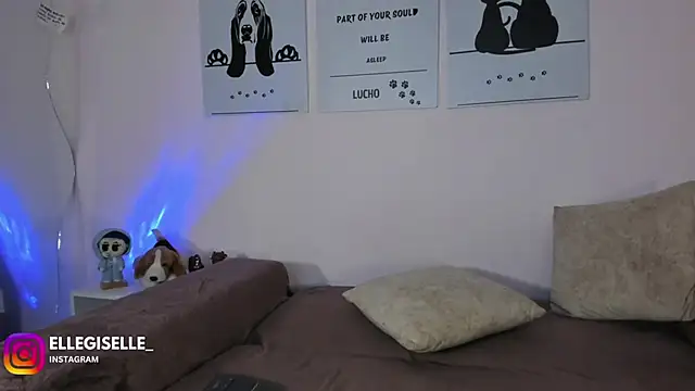 ElleGisellee online show from 09.29.25