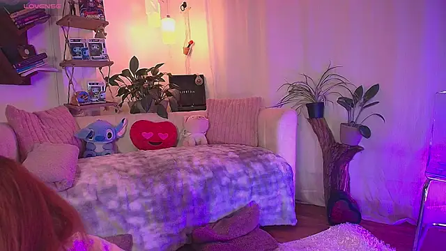 Snapshot of HANNAH_LOVEE chatting on 06.12.26 HANNAH LOVEE online show from 06.12.26