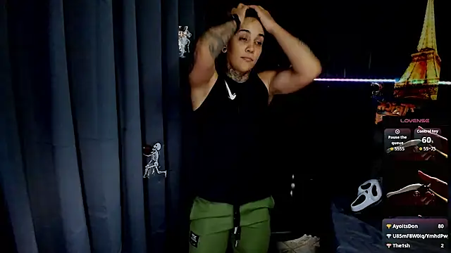 Snapshot of ZhoeStrong chatting on 11.01.25 ZhoeStrong online show from 11.01.25