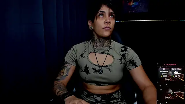 Snapshot of ZhoeStrong chatting on 11.16.25 ZhoeStrong online show from 11.16.25