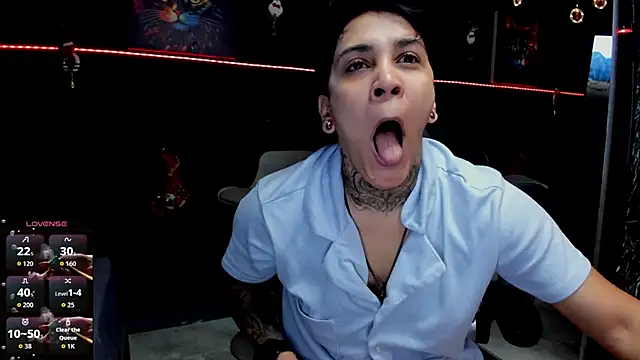 Snapshot of ZhoeStrong chatting on 12.13.25 ZhoeStrong online show from 12.13.25