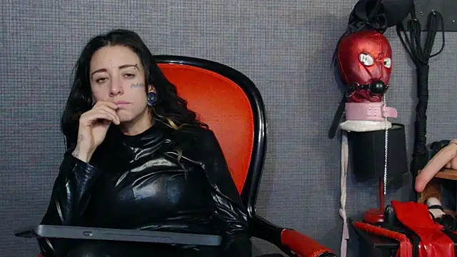 Snapshot of LusstCruella chatting on 03.04.25 LusstCruella online show from 03.04.25