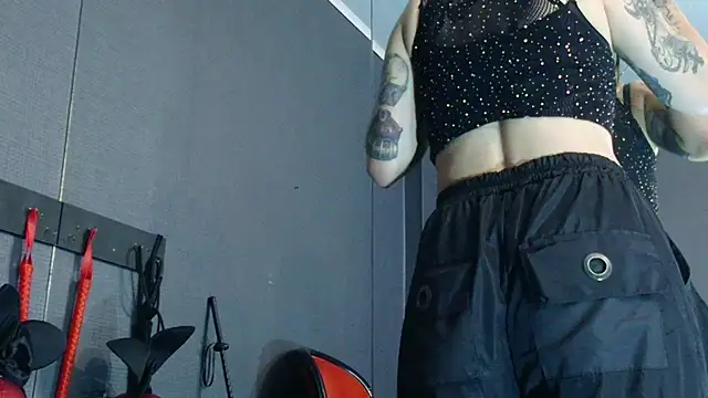 Snapshot of LusstCruella chatting on 03.21.25 LusstCruella online show from 03.21.25