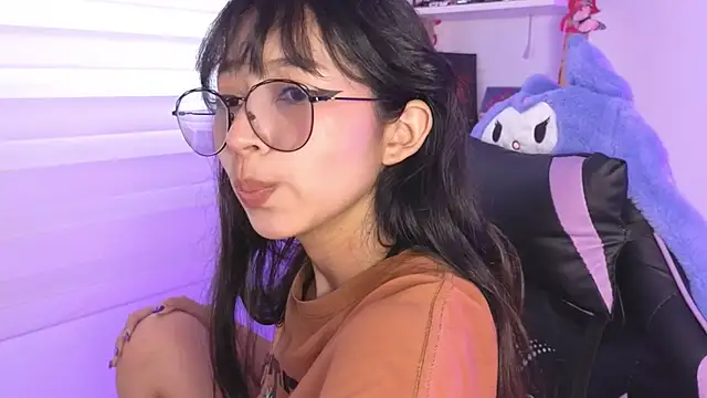 Snapshot of Yommi_Winx chatting on 11.08.25 Yommi Winx online show from 11.08.25