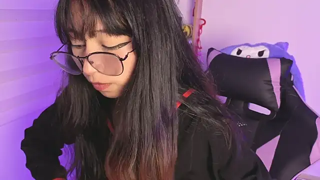 Snapshot of Yommi_Winx chatting on 11.13.25 Yommi Winx online show from 11.13.25